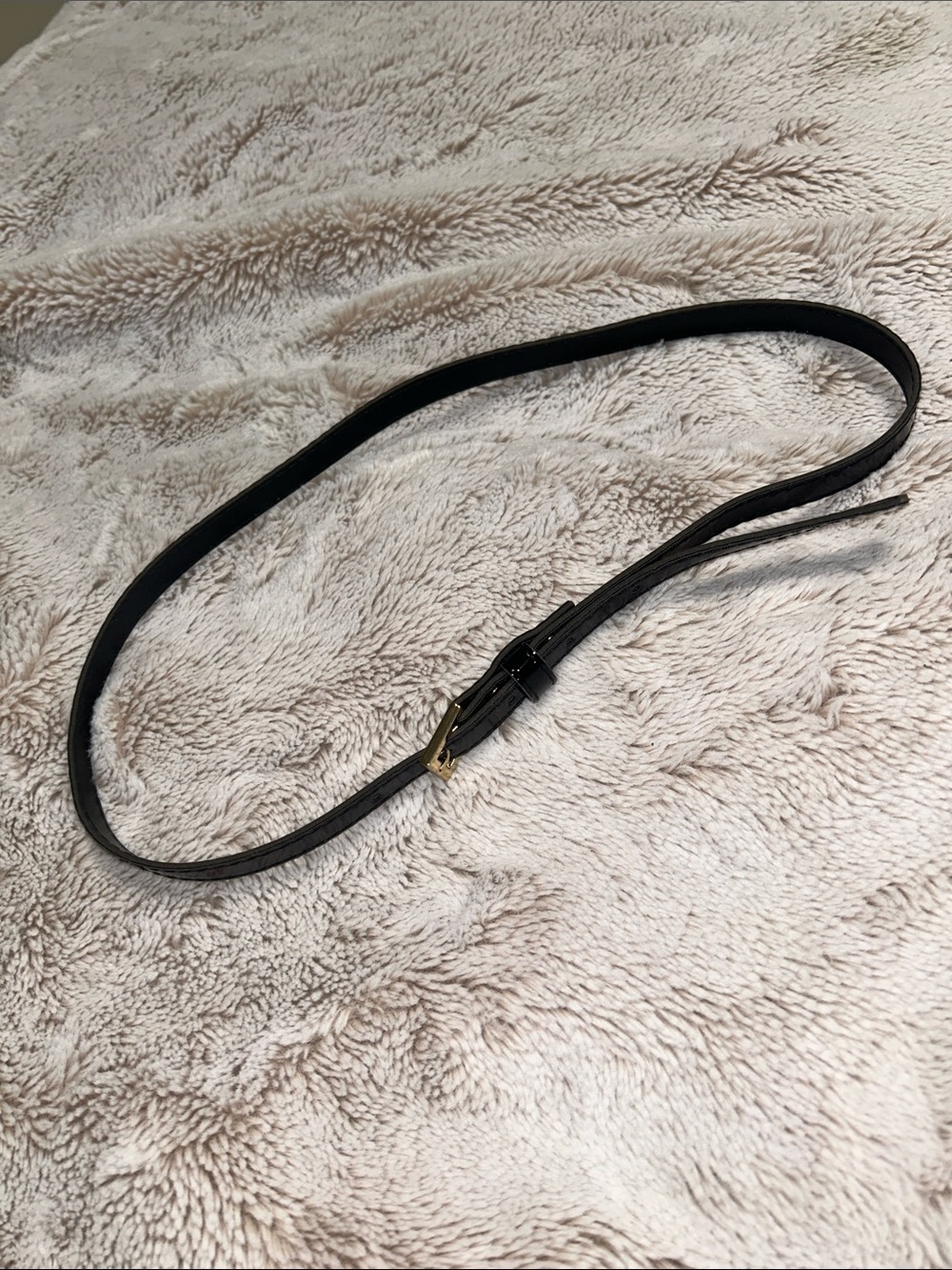 Skinny faux patent leather belt